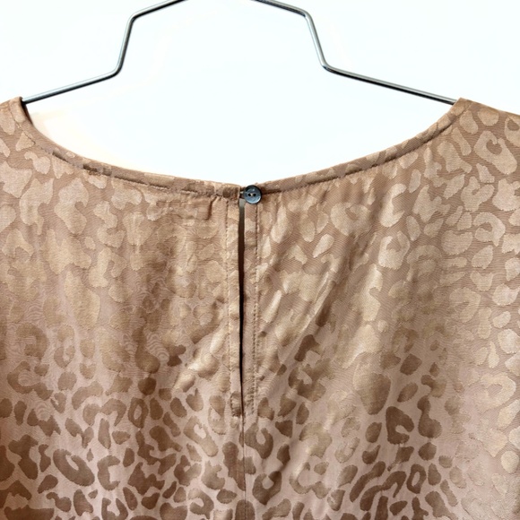 monk & lou Light Mocha Flutter Sleeve Adair Blouse Size S - Picture 5 of 6